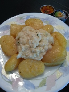 patatas al horno con salsa de cebolla
